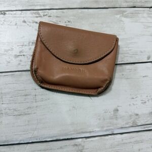 MANDRN Billie Wallet Pouch in sand leather